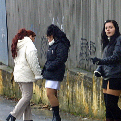 Agentura vyhnala prostitutky z ulic Dvořiště. Teď ji pozvali do Velenic